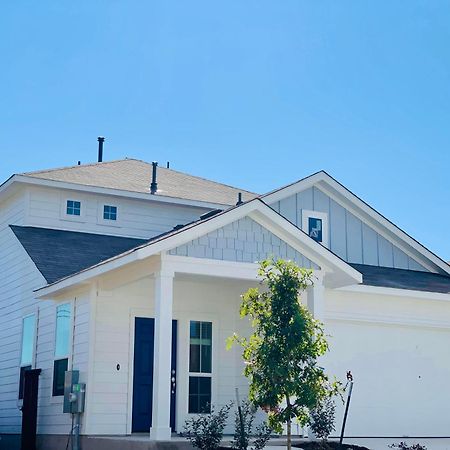 Modern & Stylish Retreat Near Downtown- New Home Austin Exterior photo