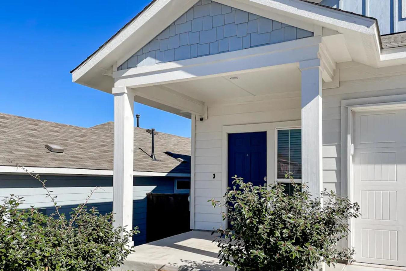 Modern & Stylish Retreat Near Downtown- New Home Austin Exterior photo