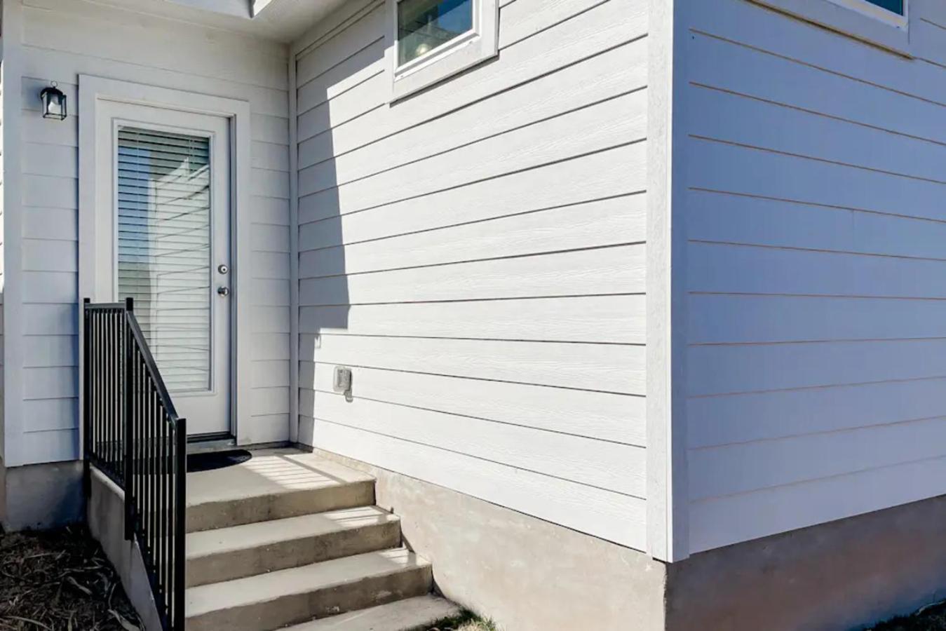Modern & Stylish Retreat Near Downtown- New Home Austin Exterior photo